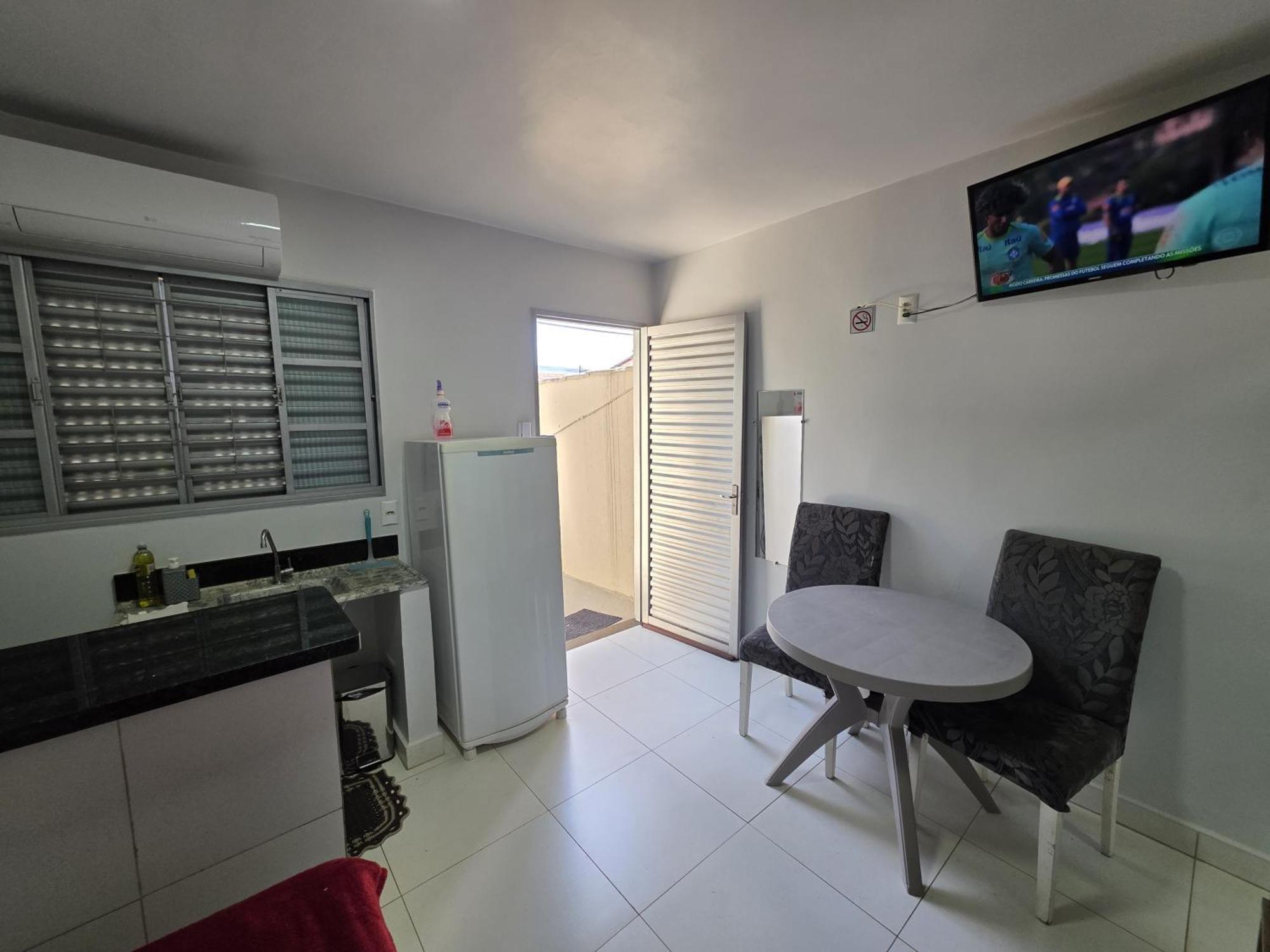 Suite1 Privativa Climatizada Mobiliada Com Garagem E Wi-fi Villa Goiânia